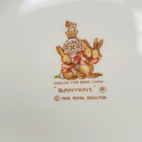 - Vintage Bunnykins "At The Post Office" child bowl by Royal Doulton - Picture 4 of 4